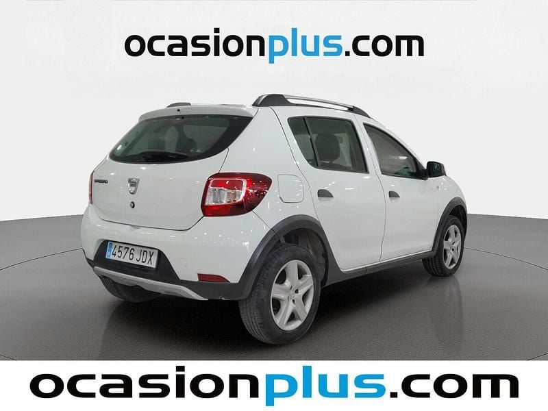 Usado Dacia Sandero Stepway 90 CV (66 kW) 2015 Blanco Utilitario