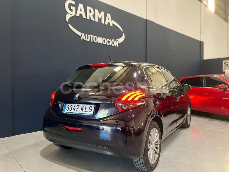 Usado Peugeot 208 Allure 110 CV (80 kW) 2018 Azul Utilitario
