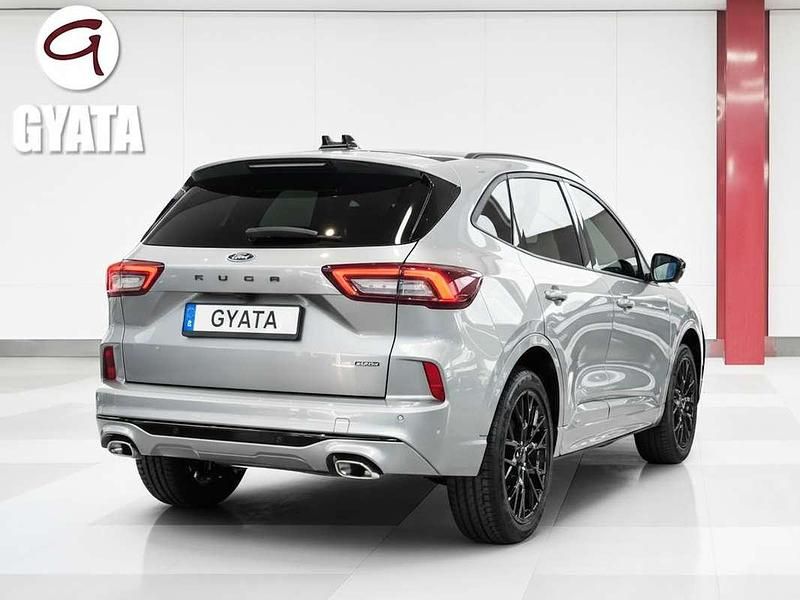 Usado Ford Kuga ST-Line X 243 CV (178 kW) 2024 Plateado SUV