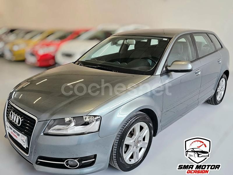 Usado Audi A3 Attraction 105 CV (77 kW) 2011 Azul Berlina