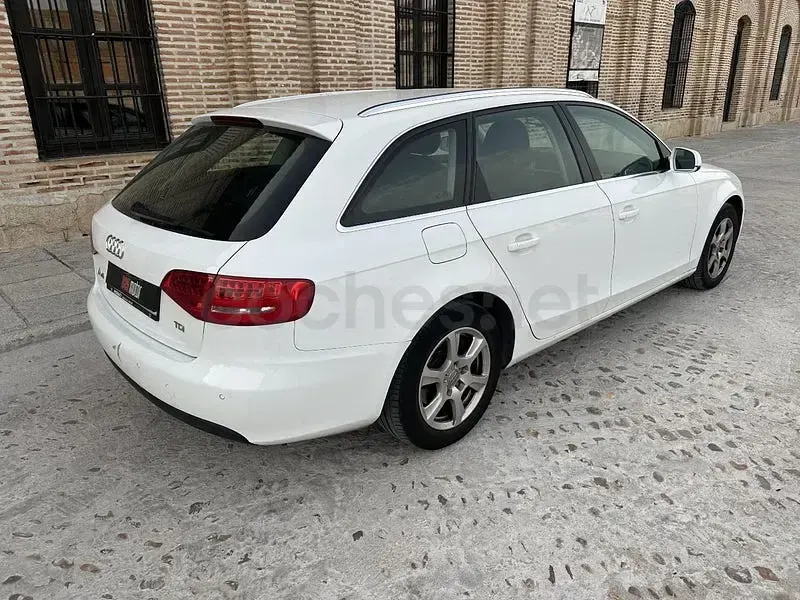 Usado Audi A4 143 CV (105 kW) 2011 Blanco Familiar