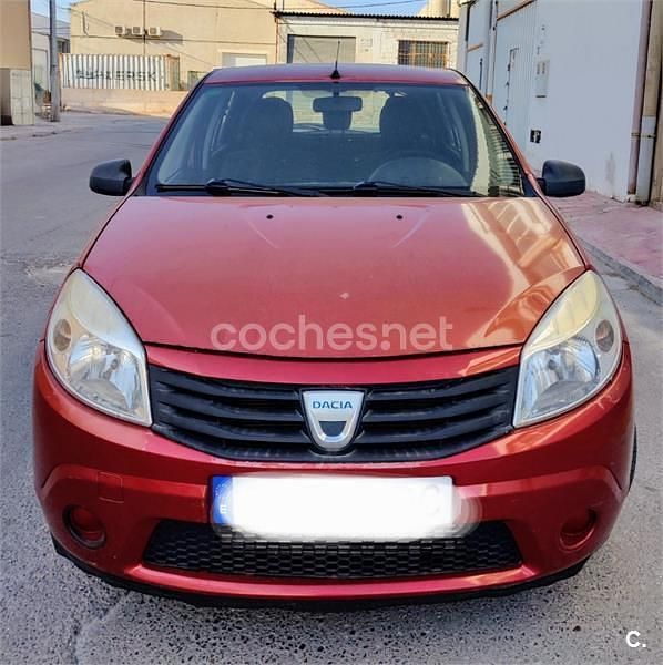Rojo Usado 2011 Dacia Sandero Ambiance Utilitario | 3350 € (Precio justo) - Imagen 1/4