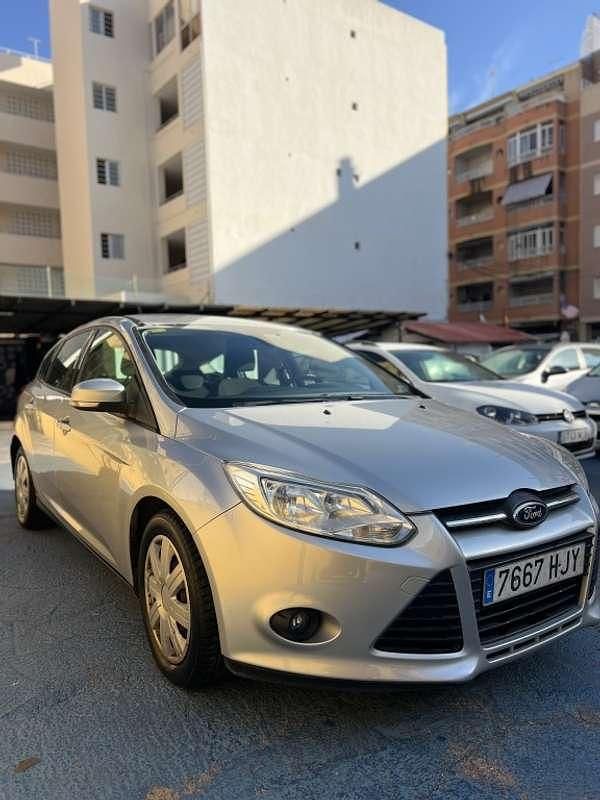 Usado Ford Focus Trend 125 CV (91 kW) 2012 Plateado Utilitario