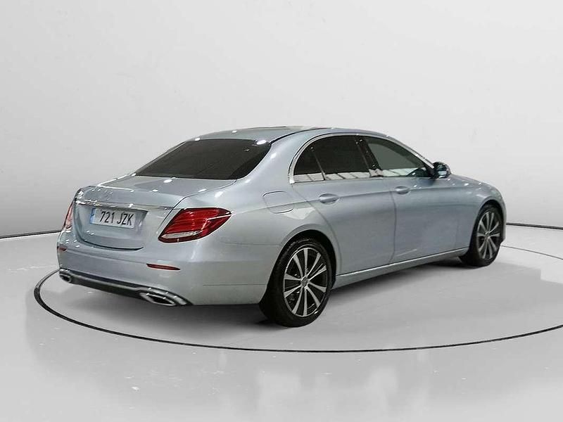 Usado Mercedes E220 Avantgarde 196 CV (144 kW) 2017 Gris Berlina