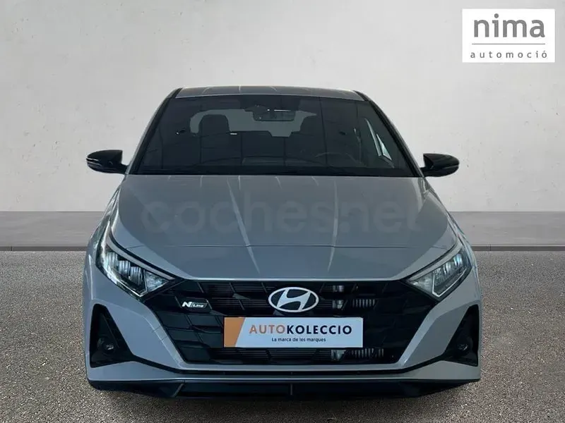 Usado Hyundai i20 N Line 100 CV (73 kW) 2025 Gris / plata Utilitario