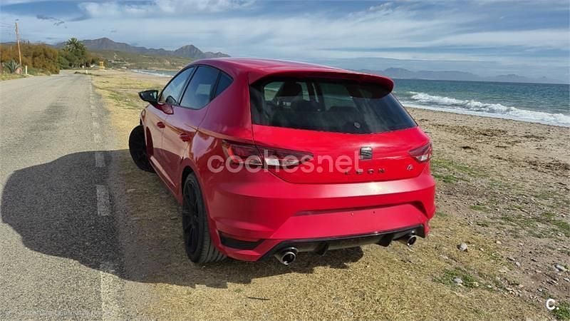 Usado Seat Leon FR 125 CV (91 kW) 2016 Rojo Berlina