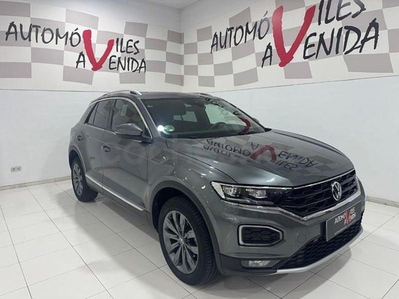 Usado VW T-Roc Sportline 150 CV (110 kW) 2022 Gris / plata SUV