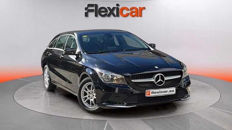Usado Mercedes CLA180 109 CV (80 kW) 2017 Negro Berlina