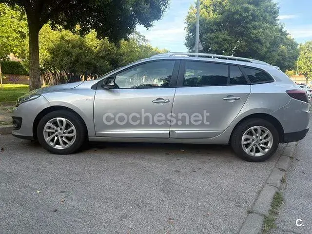 Usado Renault Mégane GrandTour LIMITED 115 CV (84 kW) 2015 Blanco Familiar