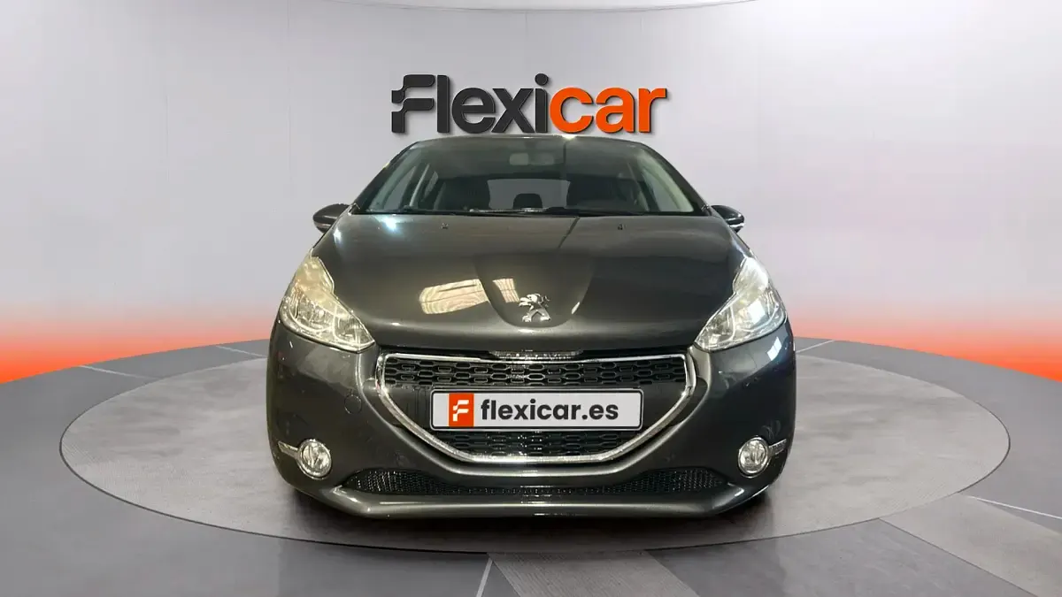 Usado Peugeot 208 Allure 92 CV (67 kW) 2015 Gris Utilitario