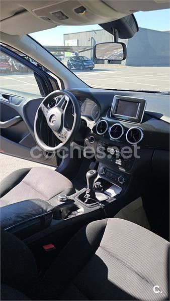 Usado Mercedes B200 136 CV (100 kW) 2012 Negro Monovolumen