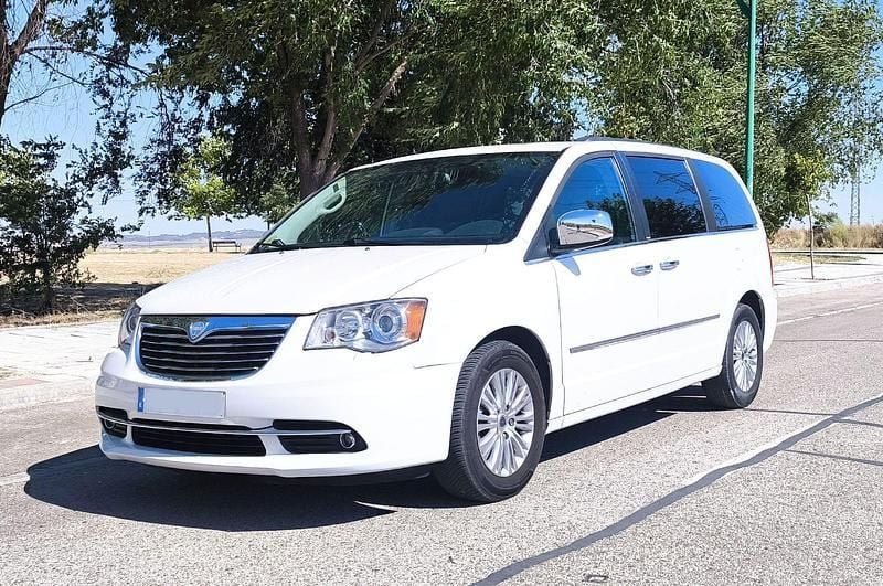 Blanco Usado 2012 Lancia Voyager Gold Monovolumen | 11.995 € (Precio justo) - Imagen 1/4