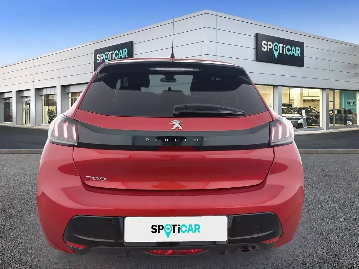 Usado Peugeot 208 Allure 100 CV (73 kW) 2023 Rojo Utilitario
