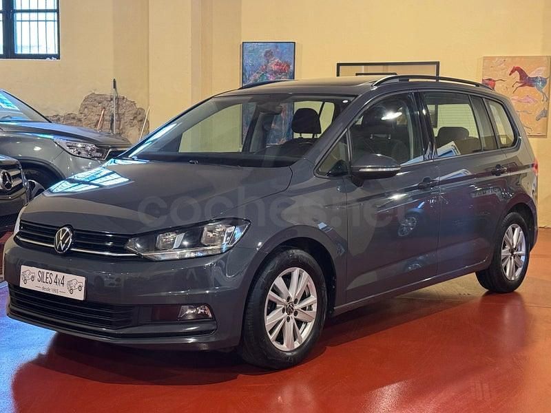 Usado VW Touran Advance 150 CV (110 kW) 2021 Gris / plata Monovolumen