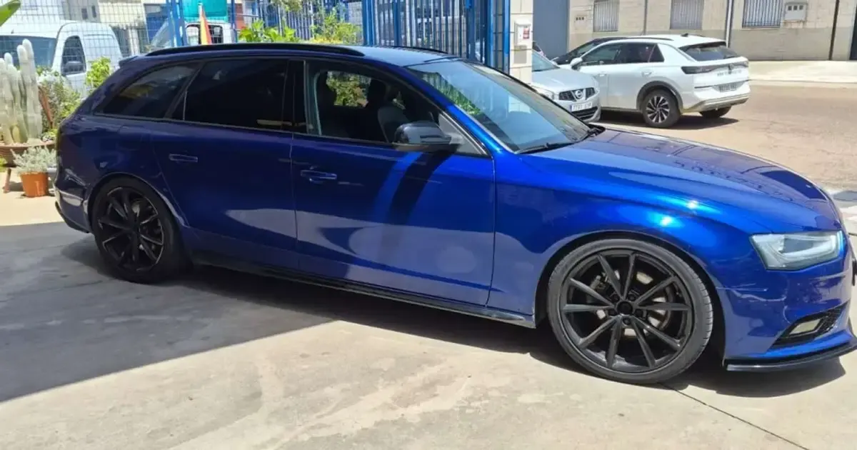 Usado Audi A4 143 CV (105 kW) 2012 Azul Familiar