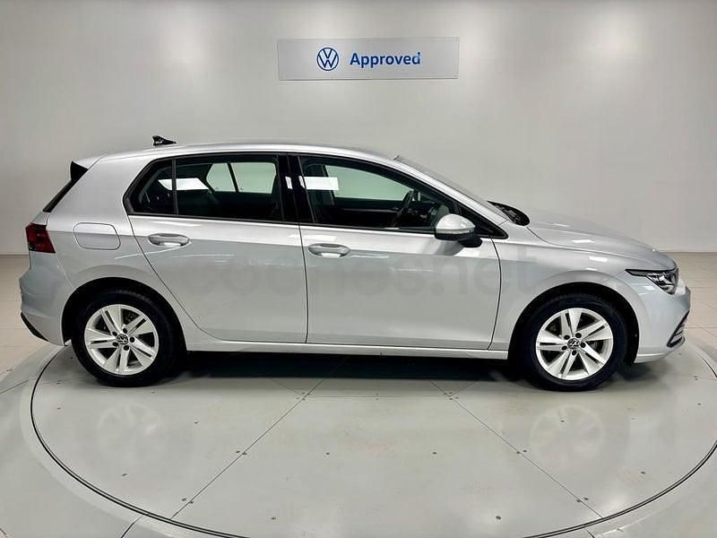 Usado VW Golf VIII 115 CV (84 kW) 2021 Gris / plata Berlina