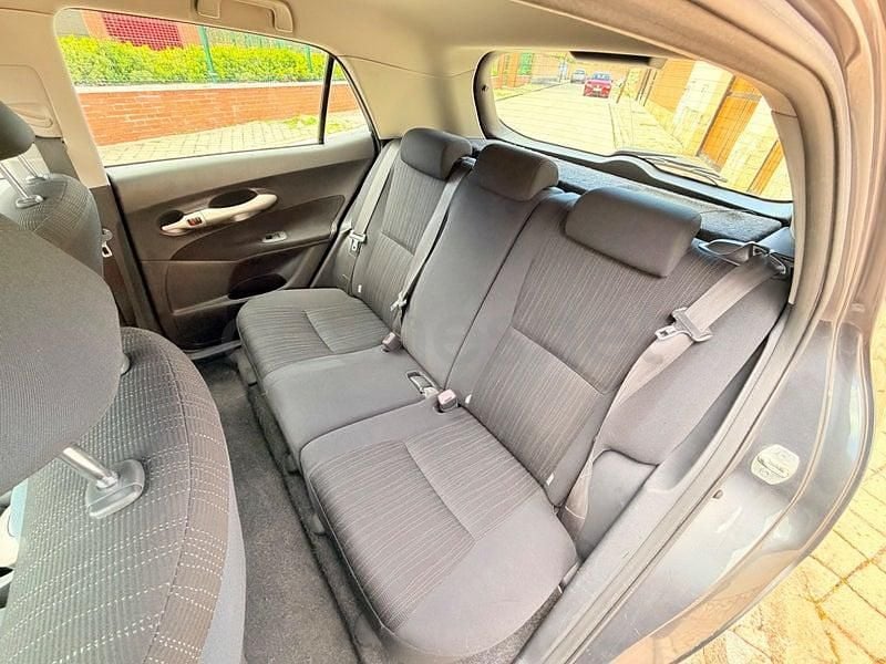 Usado Toyota Auris Luna 126 CV (92 kW) 2007 Gris / plata Utilitario