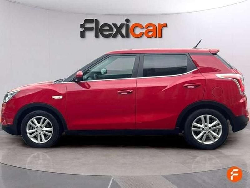 Usado Ssangyong (KGM) Tivoli Limited 116 CV (85 kW) 2017 Rojo SUV