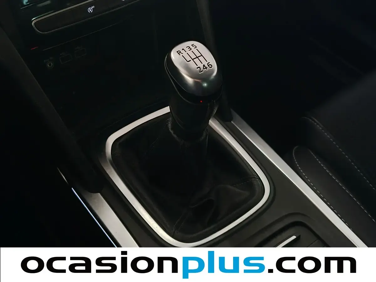 Usado Renault Mégane IV Zen 140 CV (102 kW) 2021 Gris Utilitario