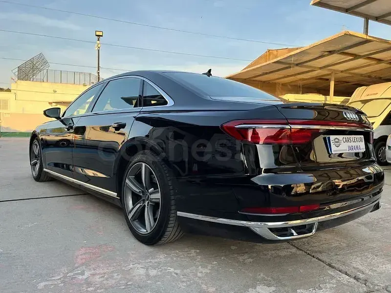 Usado Audi A8L S-Line 286 CV (210 kW) 2022 Negro Berlina