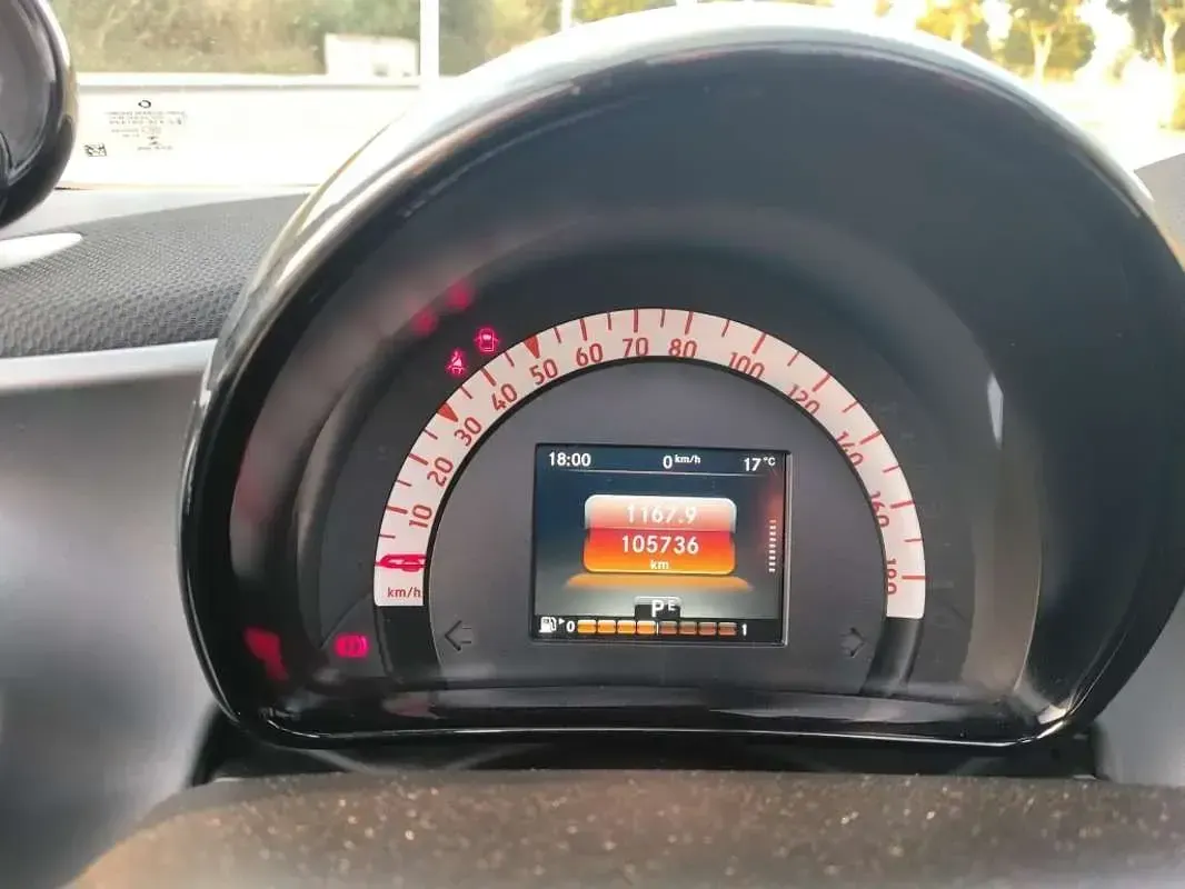 Usado Smart ForTwo Cabrio Brabus 109 CV (80 kW) 2018 Negro Descapotable