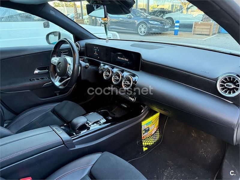 Usado Mercedes CLA180 Shooting Brake 136 CV (100 kW) 2019 Blanco Familiar