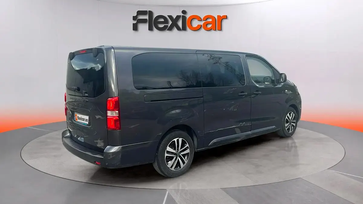 Begagnad Peugeot Traveller Business-Line 180 HK (132 kW) 2024 Grå Minibuss