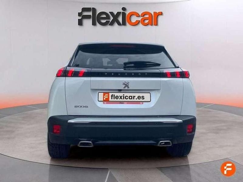 Usado Peugeot 2008 Allure 131 CV (96 kW) 2023 Blanco SUV