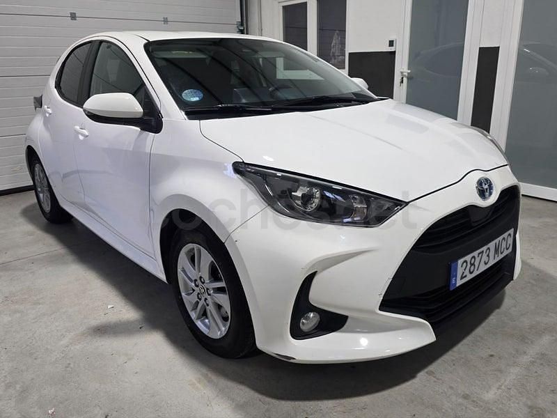 Usado Toyota Yaris Hybrid Business Edition 116 CV (85 kW) 2022 Blanco Berlina