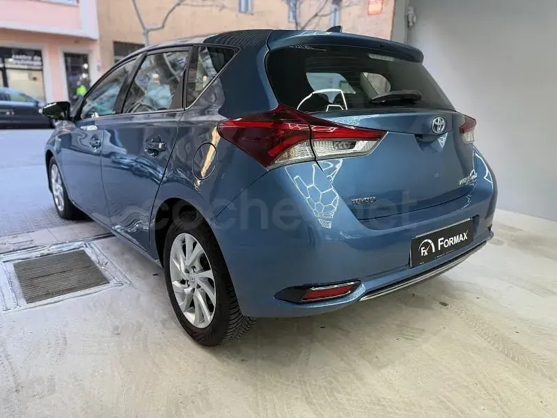 Używany Toyota Auris Hybrid Business Edition 136 KM (100 kW) 2016 Niebieski Sedan/Limuzyna