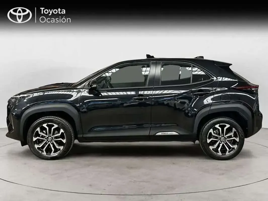 Usado Toyota Yaris Cross Active 116 CV (85 kW) 2022 Negro SUV