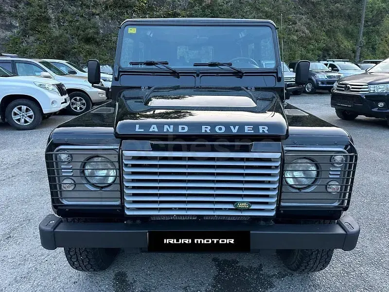 Usado Land Rover Defender SE 122 CV (89 kW) 2007 Negro Familiar