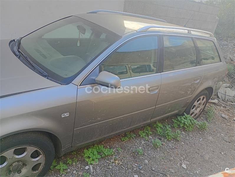 Usado Audi A6 155 CV (114 kW) 2003 Gris / plata Familiar