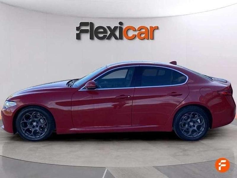Begagnad Alfa Romeo Giulia Executive 180 HK (132 kW) 2018 Röd Sedan