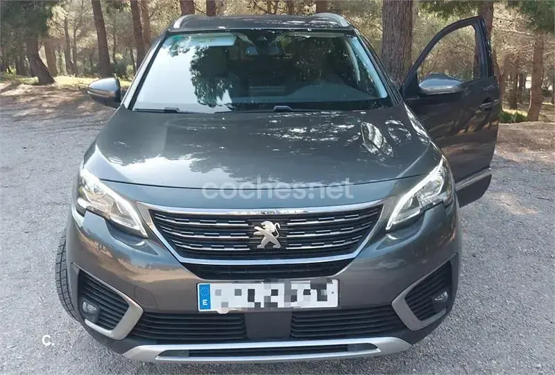Usado Peugeot 5008 Style 130 CV (95 kW) 2017 Marrón Monovolumen