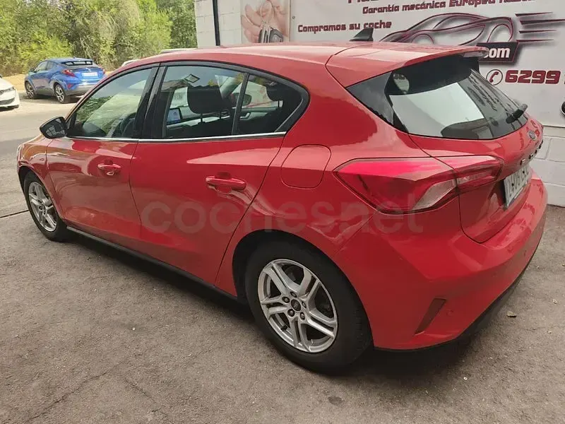 Usado Ford Focus Trend 120 CV (88 kW) 2020 Rojo Berlina