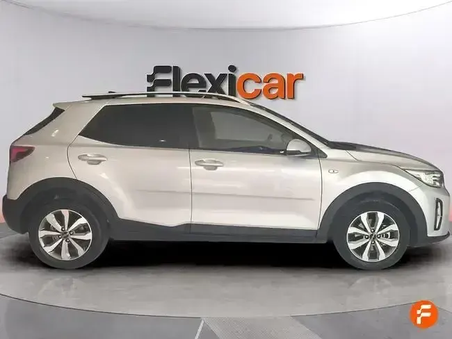 Usado Kia Stonic 79 CV (58 kW) 2025 Gris / plata SUV
