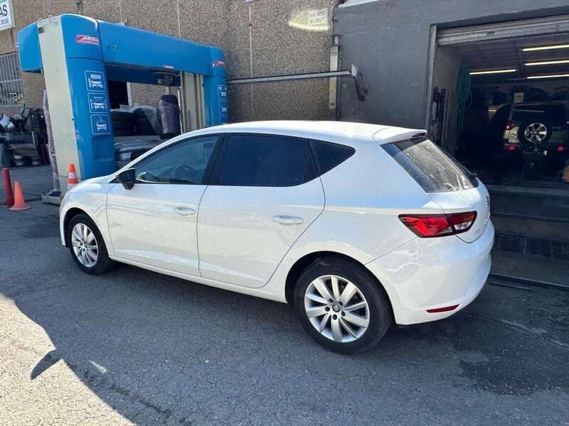 Usado Seat Leon Reference 105 CV (77 kW) 2014 Blanco Utilitario