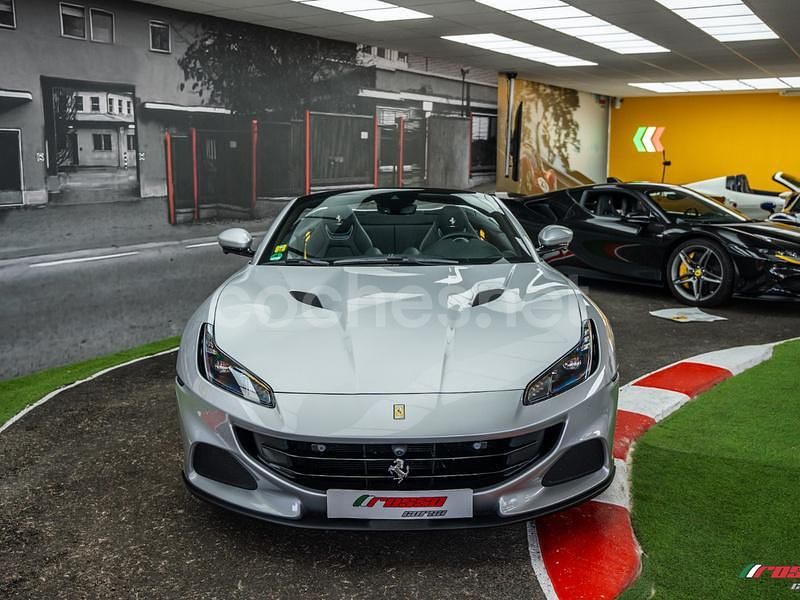 Usado Ferrari Portofino 600 CV (441 kW) 2023 Gris / plata Descapotable