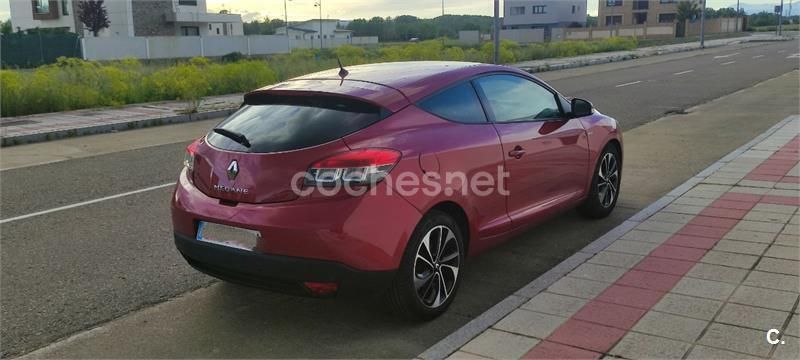 Rojo Usado 2015 Renault Mégane III Bose Edition Coupe | 6299 € (Precio justo) - Imagen 1/4