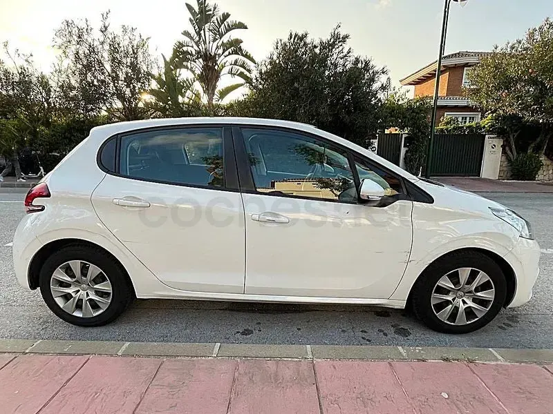 Usado Peugeot 208 Business-Line 75 CV (55 kW) 2017 Blanco Utilitario
