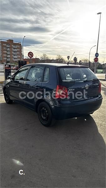 Usado VW Polo Trendline 75 CV (55 kW) 2004 Azul Utilitario