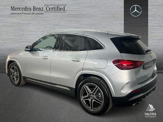Usado Mercedes GLA200 AMG line 150 CV (110 kW) 2025 Plata hightech SUV