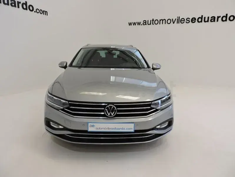 Usado VW Passat Business 122 CV (89 kW) 2022 Gris / plata Familiar