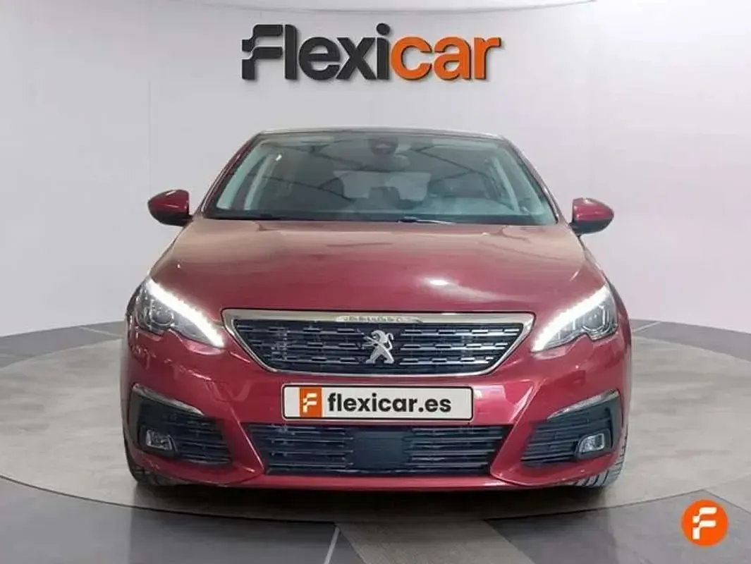Usado Peugeot 308 Allure 131 CV (96 kW) 2018 Rojo Utilitario