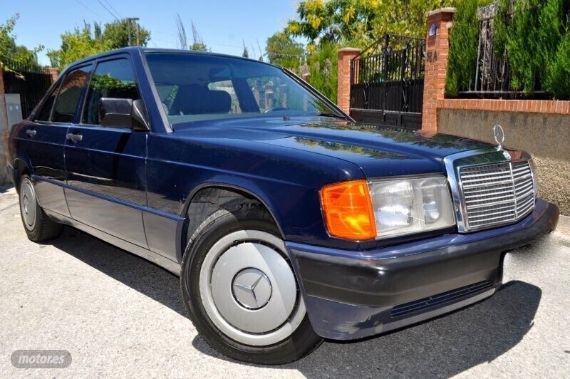 Usado Mercedes 190 Elegance 110 CV (80 kW) 1993 Azul Berlina