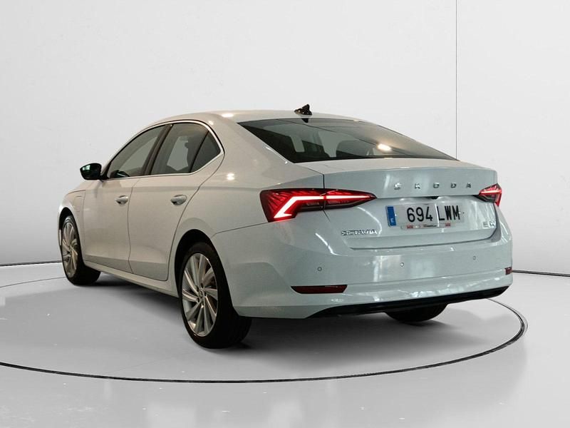 Usado Skoda Octavia Ambition 207 HP (152 kW) 2022 Cinzento Sedan