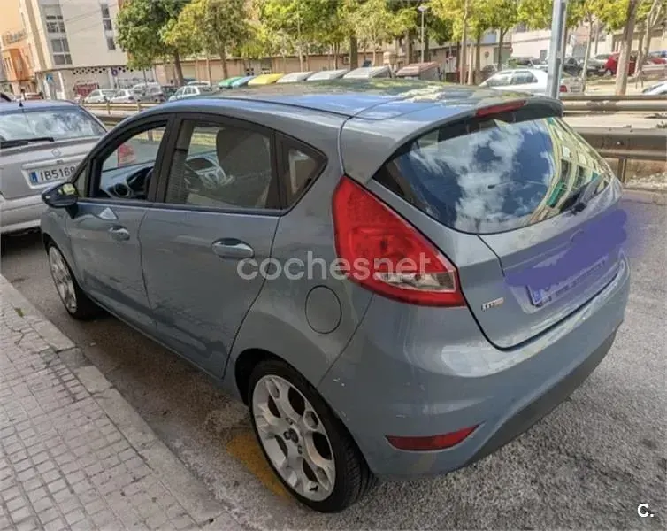 Usado Ford Fiesta Trend 68 CV (50 kW) 2009 Azul Berlina