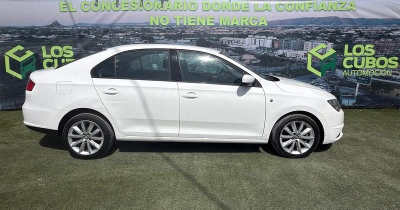 Usado Seat Toledo Reference 105 CV (77 kW) 2014 Blanco Utilitario