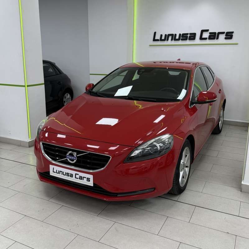 Rojo Usado 2015 Volvo V40 Momentum Familiar | 11.490 € (Precio justo) - Imagen 1/4